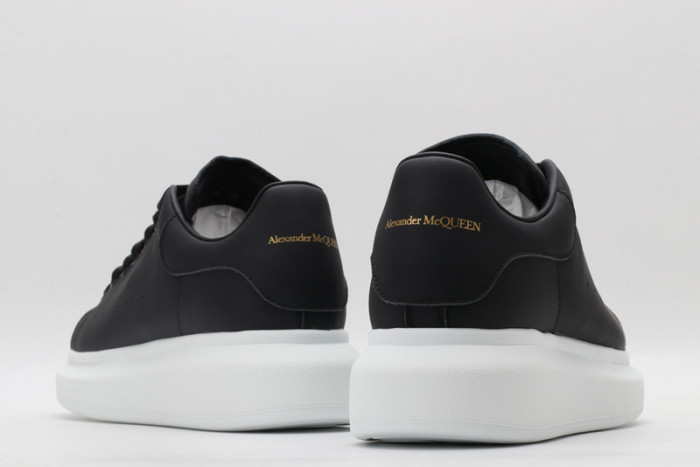 A1exa*der Mcqv*en SNEAKERS