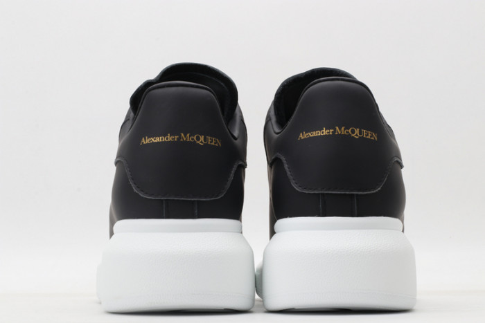A1exa*der Mcqv*en SNEAKERS