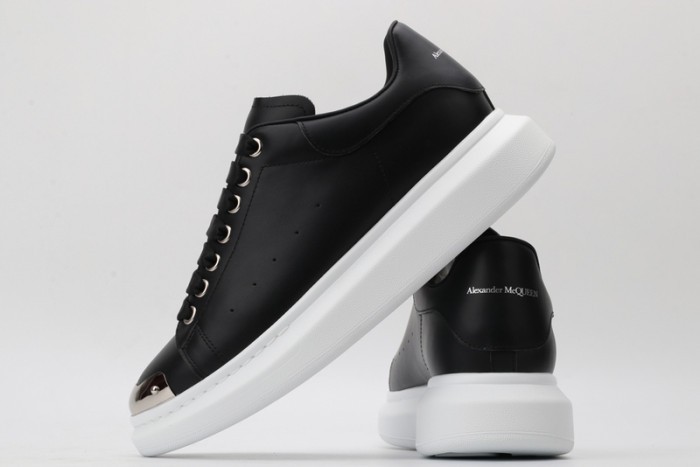 A1exa*der Mcqv*en SNEAKERS