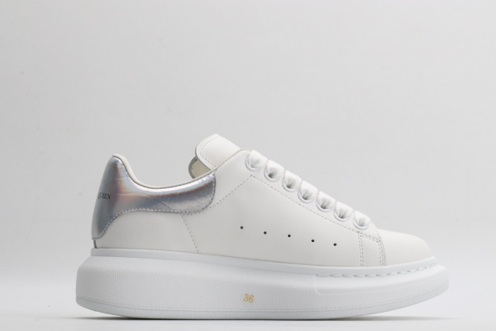 A1exa*der Mcqv*en SNEAKERS