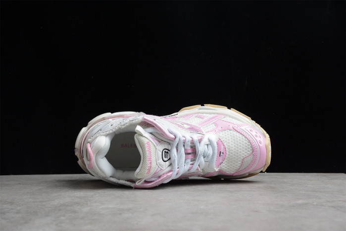 blcg runner sneaker 677402-w3rb3-9059