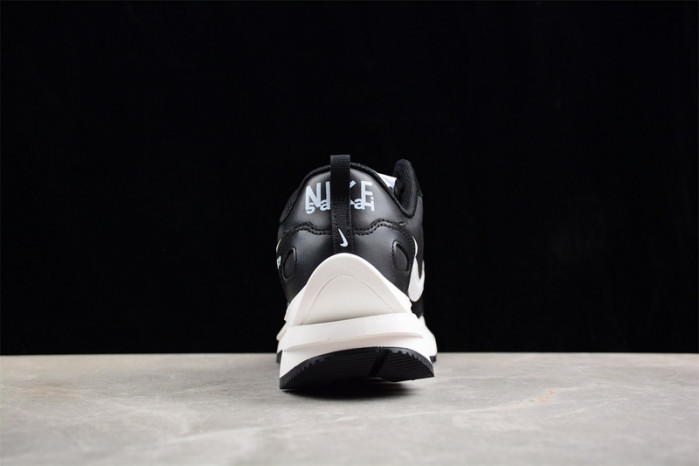 nike vaporwaffle sacai black gum dd1875-011