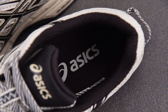 As*ic*s 1011b895-200
