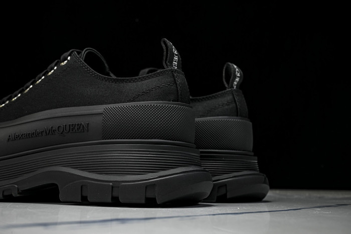 A1exa*der Mcqv*en SNEAKERS MC5200506