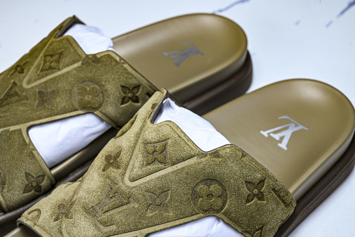 1*V SLIPPERS 11V0107-105