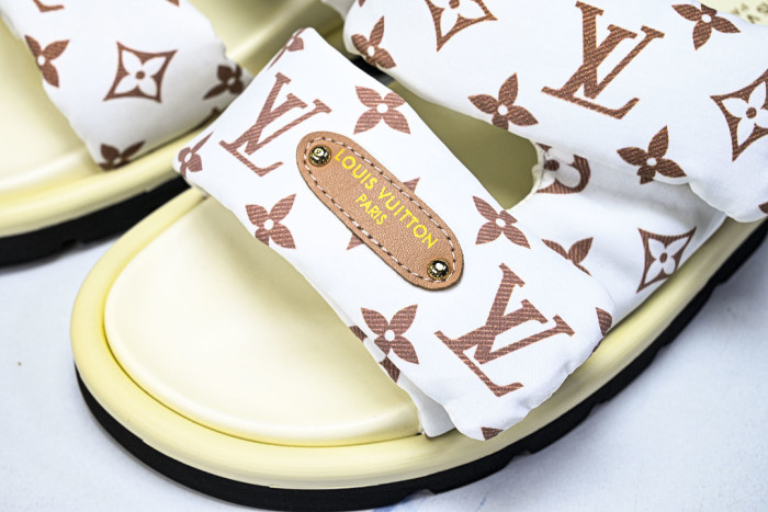 1*V SLIPPERS 11V0107-110