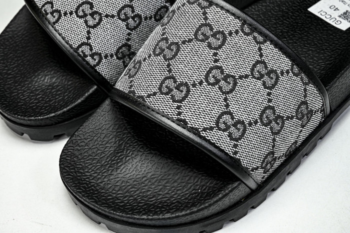 Gv*c SLIPPERS GU568-131