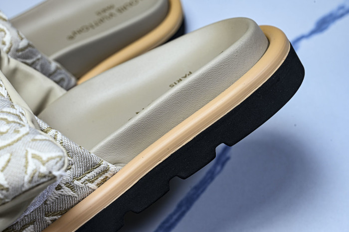 1*V SLIPPERS 11V0107-161