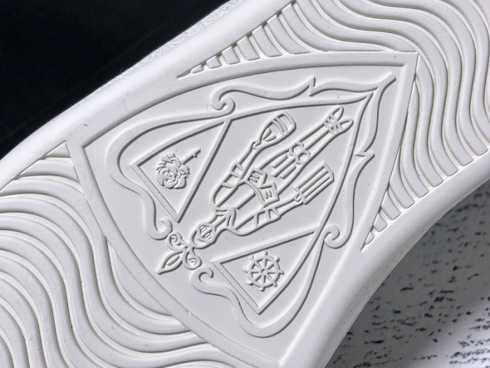 gucc ace embroidered low-top sneaker