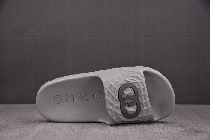 Gv*c SLIPPERS GU568-126
