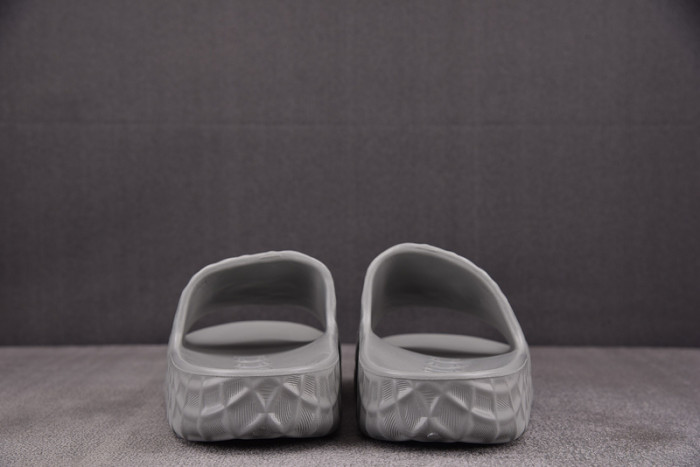 Gv*c SLIPPERS GU568-126