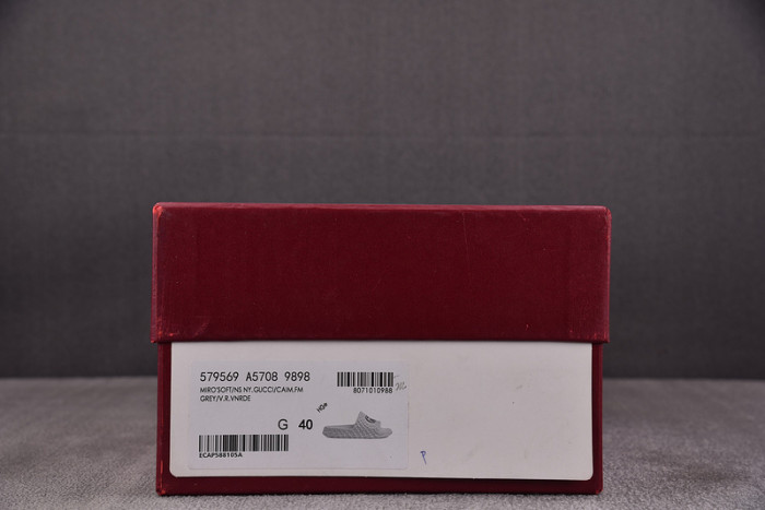 Gv*c SLIPPERS GU568-126