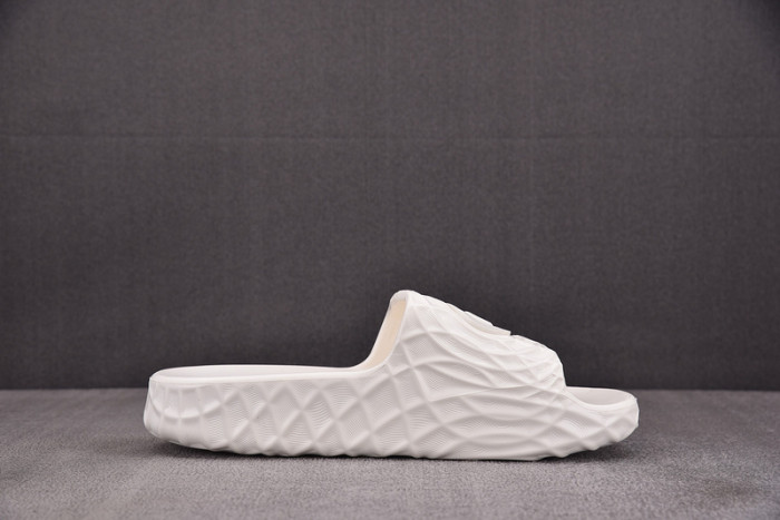 Gv*c SLIPPERS GU568-127