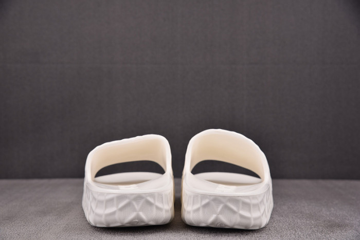 Gv*c SLIPPERS GU568-127