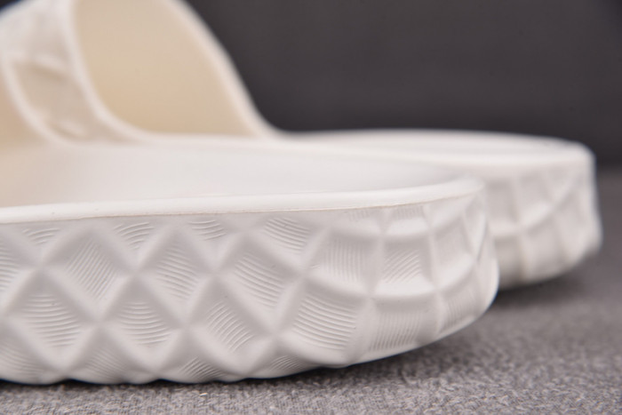 Gv*c SLIPPERS GU568-127