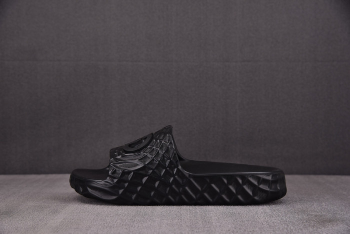 Gv*c SLIPPERS GU568-129