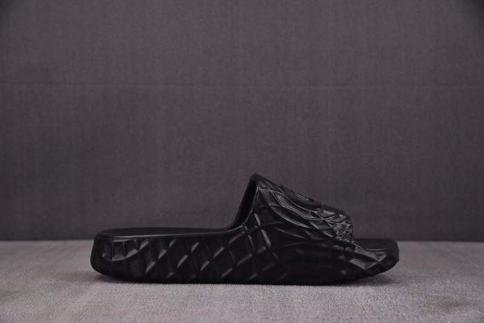 Gv*c SLIPPERS GU568-129