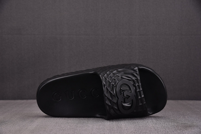 Gv*c SLIPPERS GU568-129