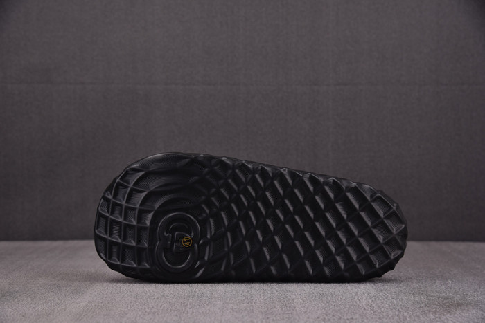 Gv*c SLIPPERS GU568-129