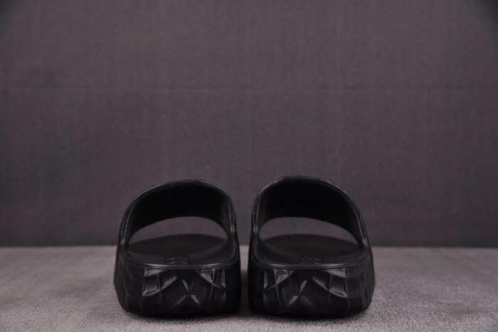 Gv*c SLIPPERS GU568-129
