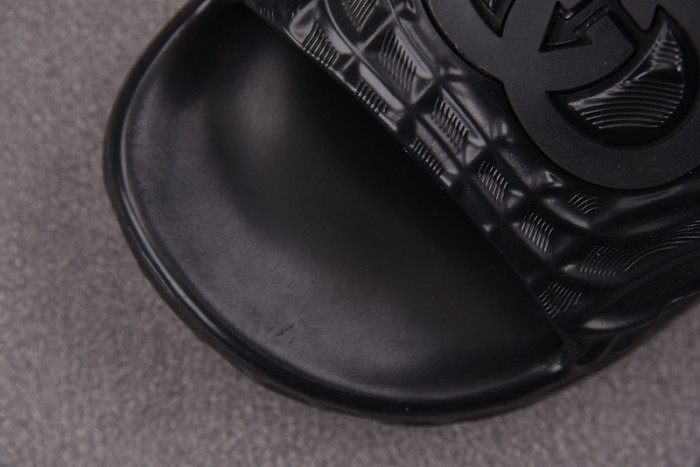 Gv*c SLIPPERS GU568-129