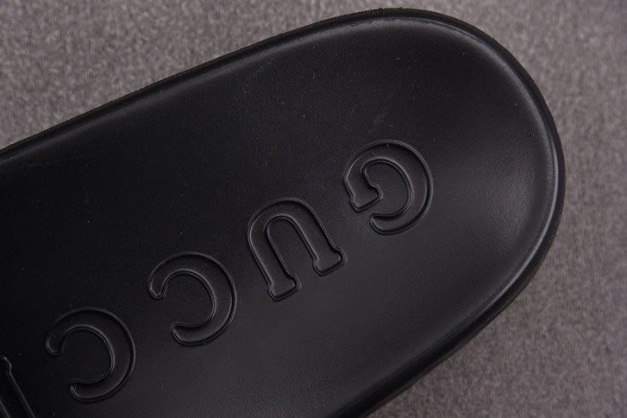 Gv*c SLIPPERS GU568-129