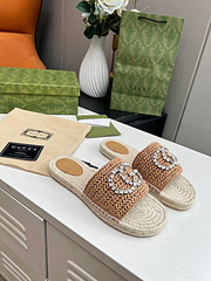 Gv*c SLIPPERS GU568-125