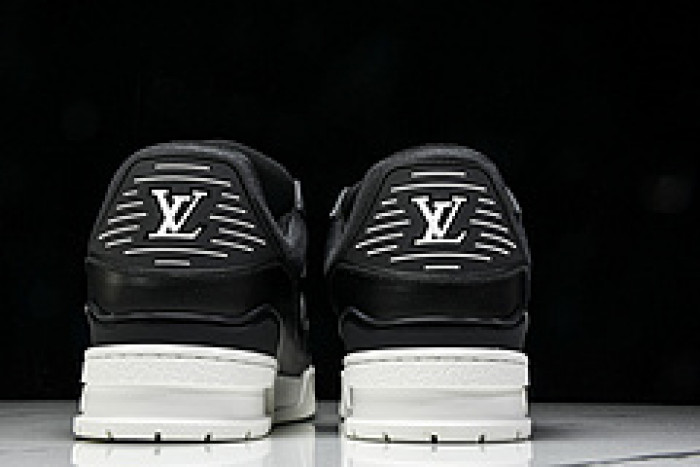 1V SNEAKERS 1V0425-183