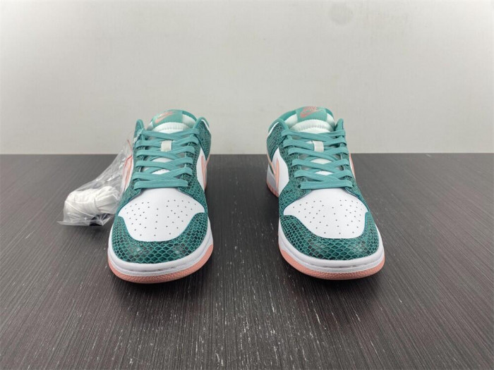 nike dunk low snakeskin dr8577-300